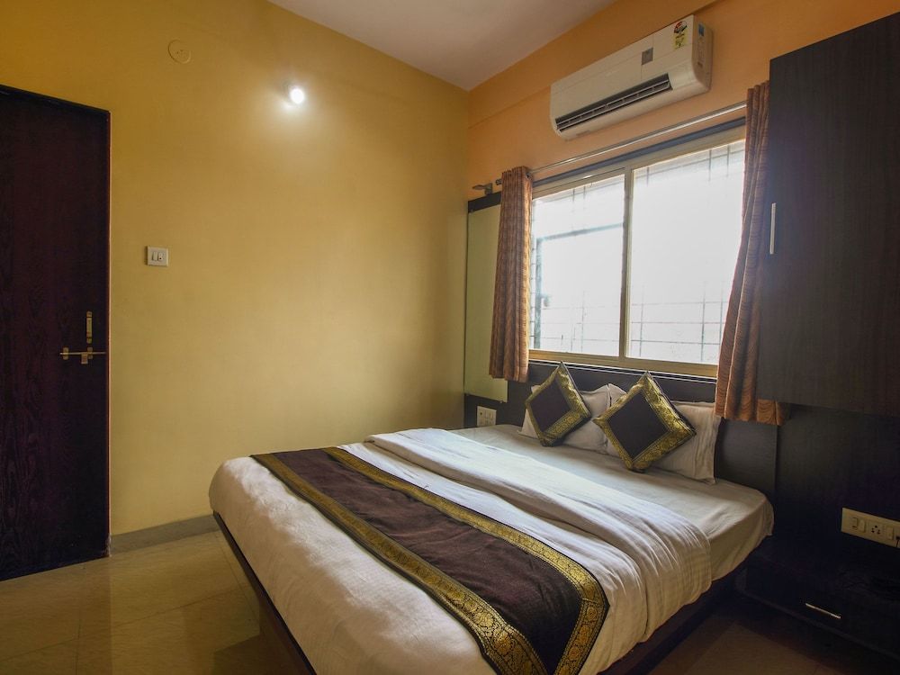 OYO 12355 Hotel New Jagdamba Lodging Double or Twin Room 3