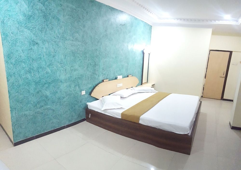 Hotel Galaxy Imperial Aurangabad Deluxe Double Room 4