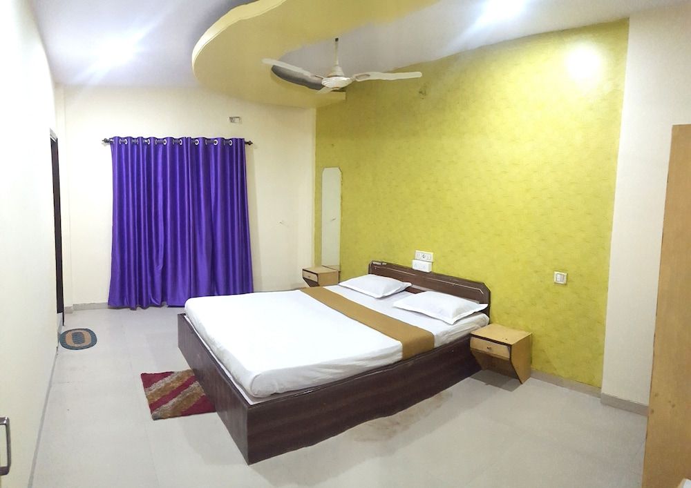 Hotel Galaxy Imperial Aurangabad Deluxe Double Room 3