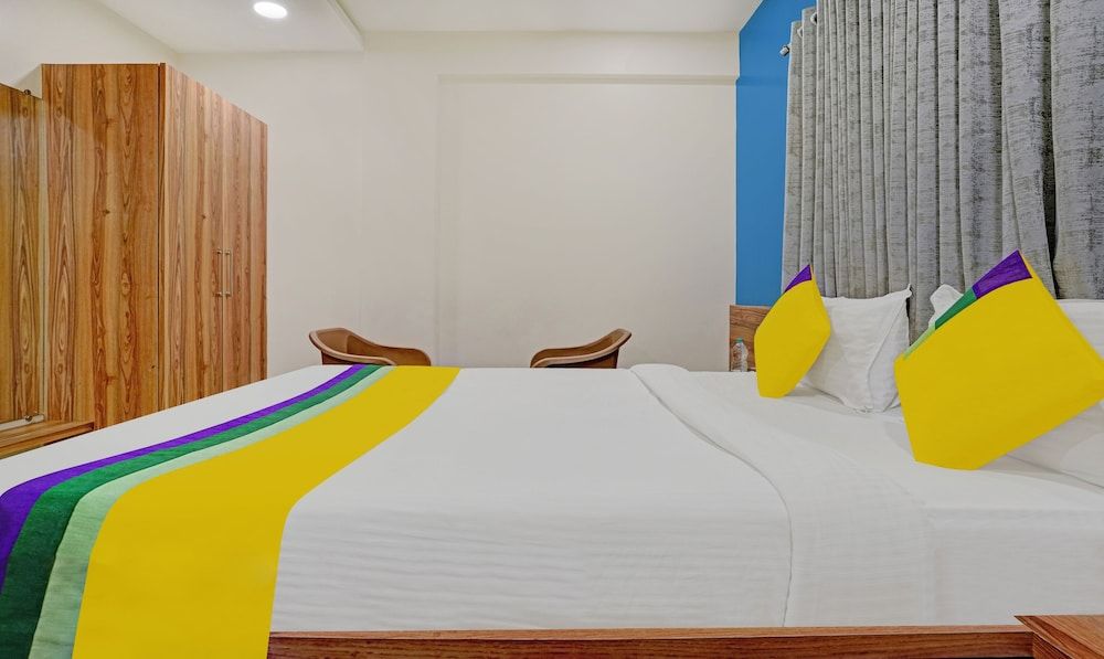 Itsy By Treebo - Radhika Ex Standard Double Room 4