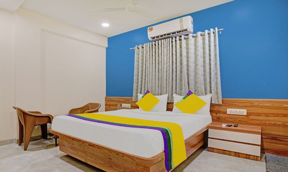 Itsy By Treebo - Radhika Ex Standard Double Room