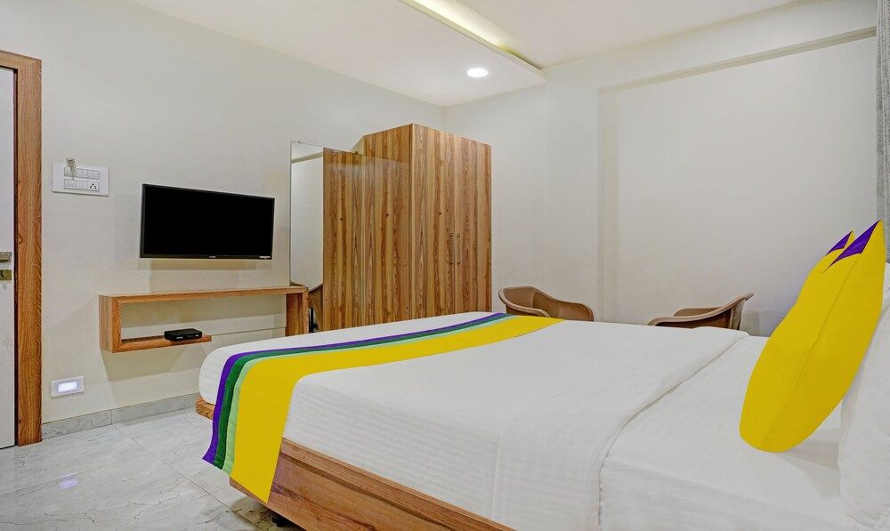 Itsy By Treebo - Radhika Ex Standard Double Room 2