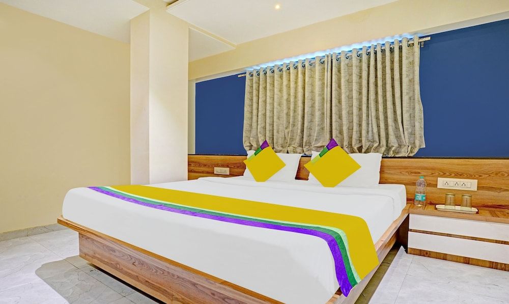 Itsy By Treebo - Radhika Ex Deluxe Double Room