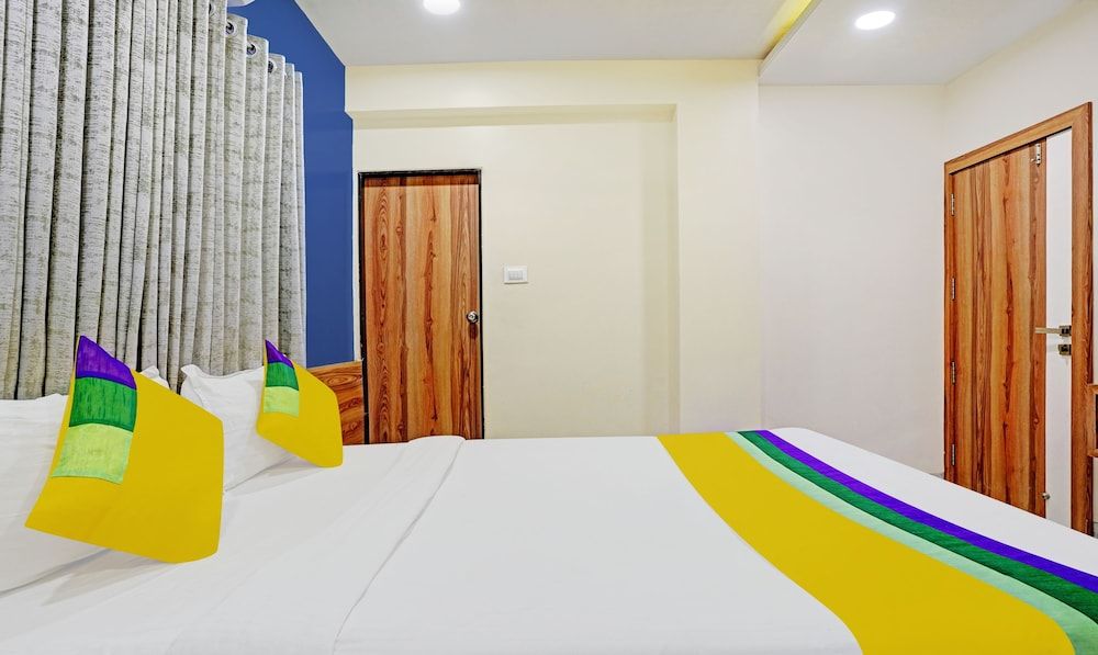 Itsy By Treebo - Radhika Ex Deluxe Double Room 2