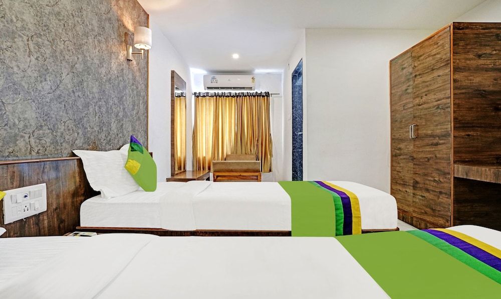 Treebo Varsha Palace Standard Double Room 2