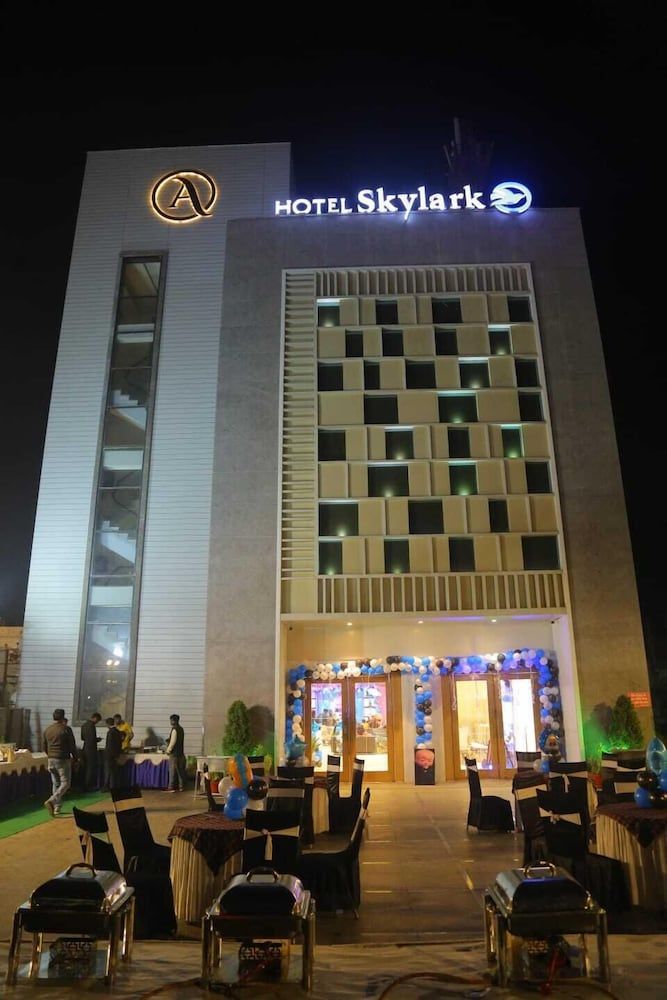 undefined Hotel Skylark 8