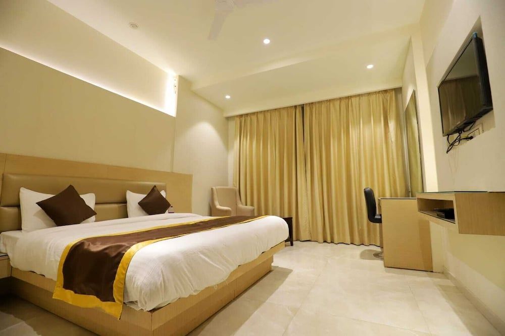 Hotel Skylark Superior Room