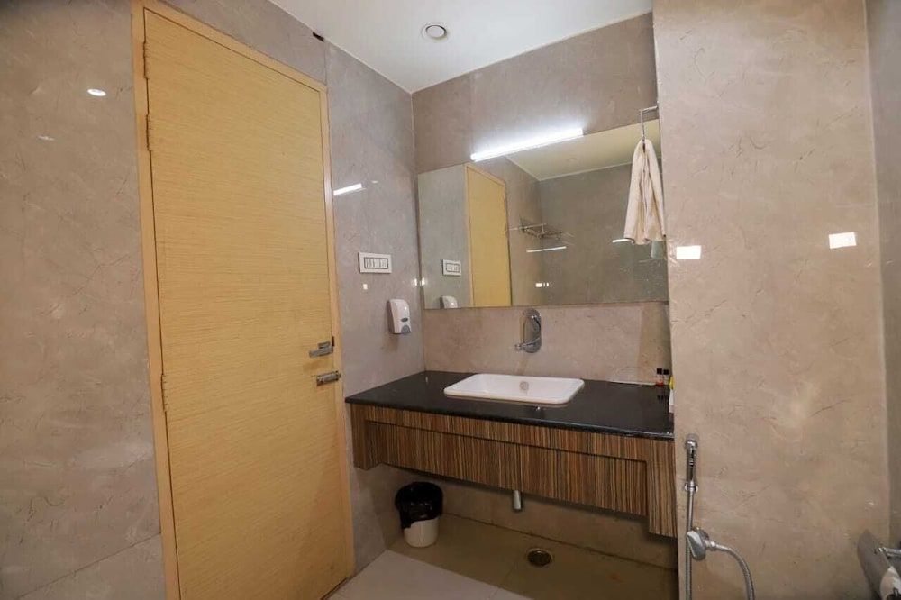 undefined Hotel Skylark 2