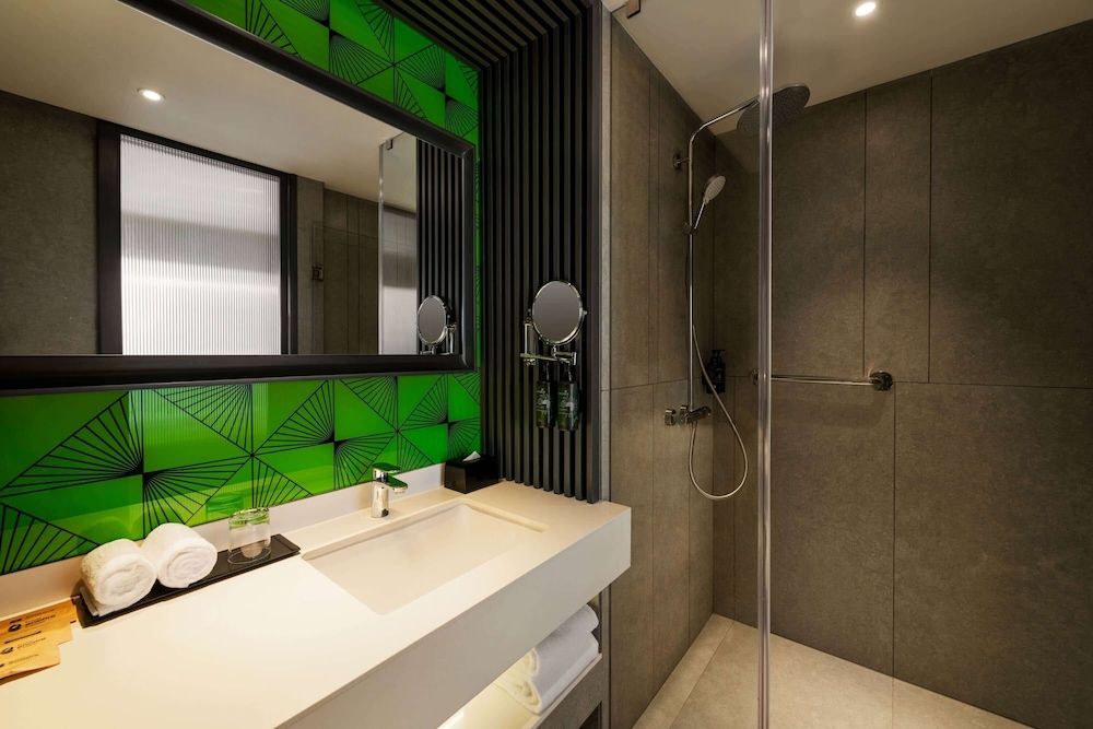 Ramada Encore By Wyndham Bareilly Civil Lines Deluxe Room, 2 Twin Beds 4