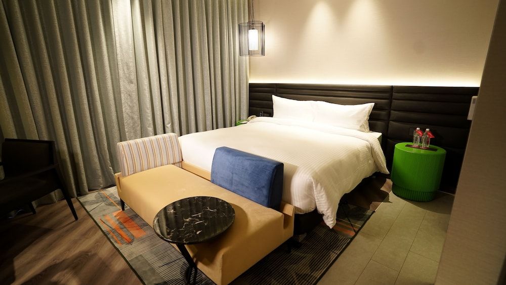 Ramada Encore By Wyndham Bareilly Civil Lines Deluxe Room, 2 Twin Beds 3
