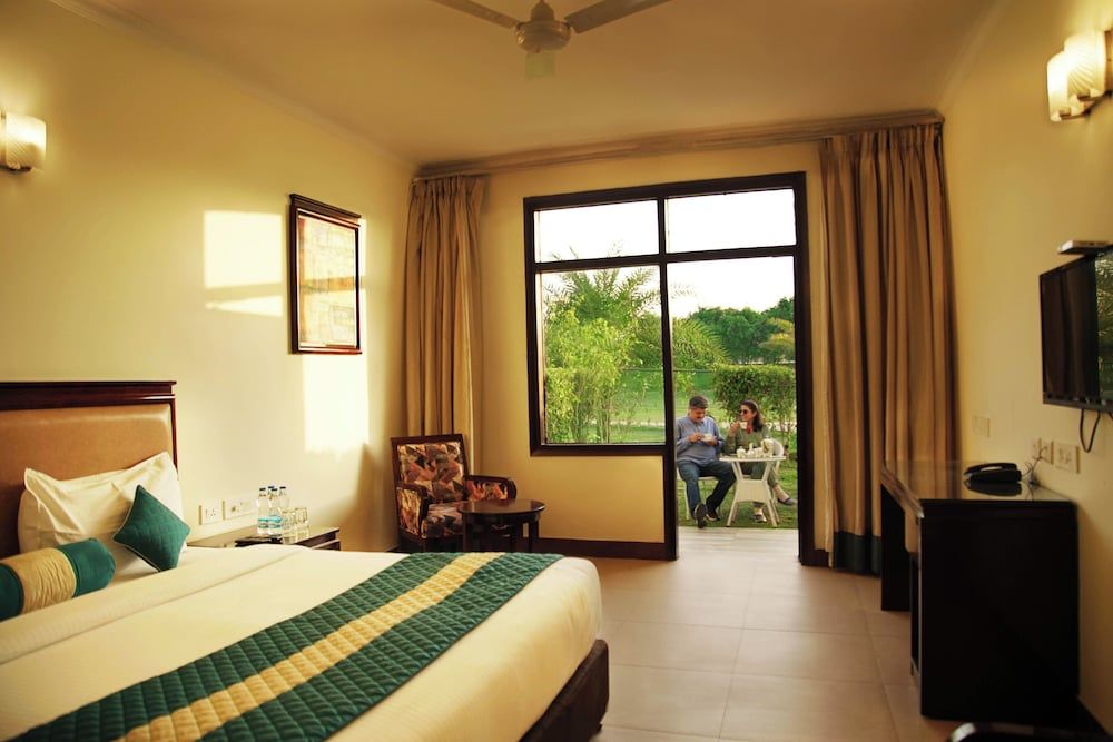 TreeHouse Sunrise Resort & Caravan Park Premium Room with Private Garden 4