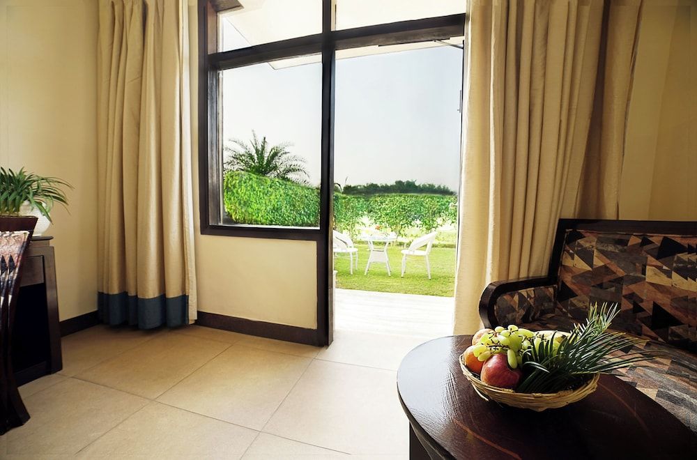 TreeHouse Sunrise Resort & Caravan Park Premium Room with Private Garden 6