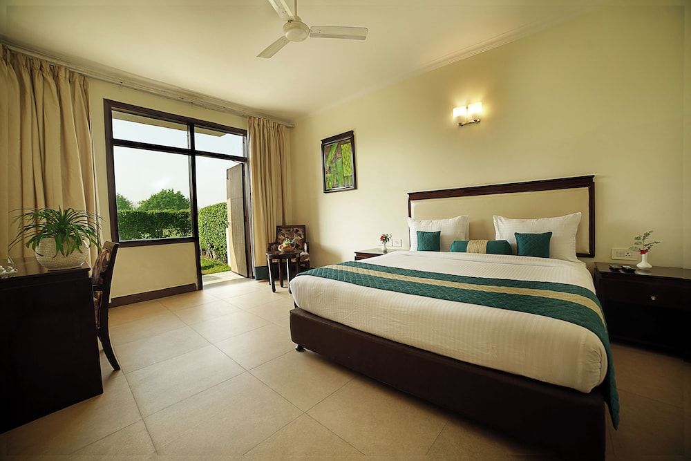 TreeHouse Sunrise Resort & Caravan Park Premium Room with Private Garden 2