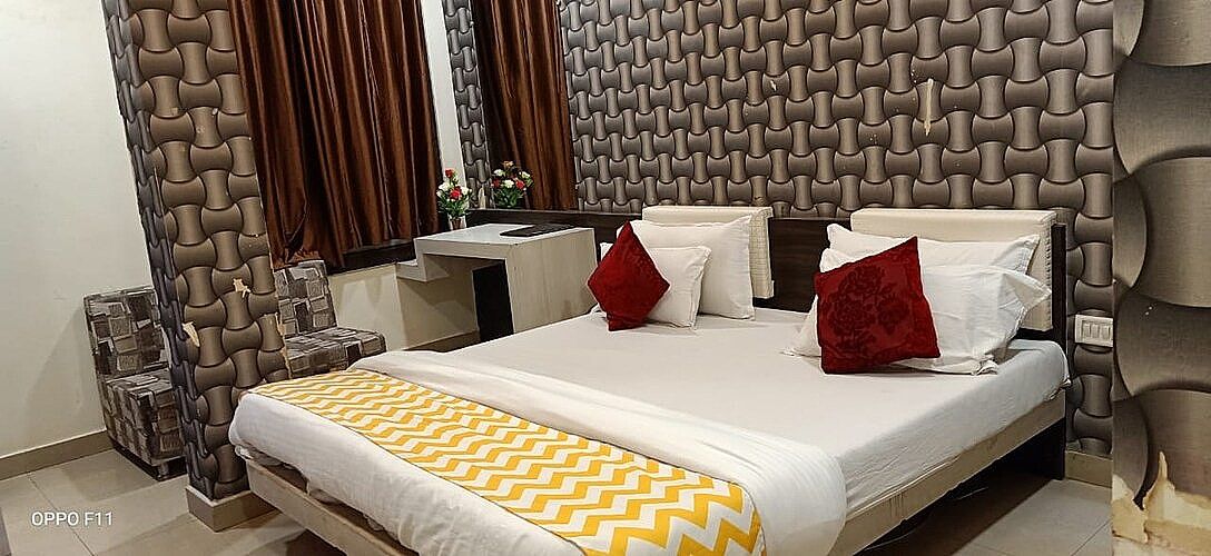 Deluxe AC Room