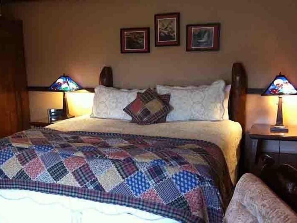 Superior Double Room, Ensuite (Desert Trail King Room)
