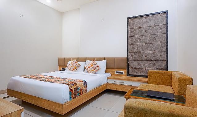 undefined FabHotel Jewel Palace 3