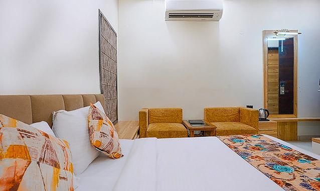 undefined FabHotel Jewel Palace 4