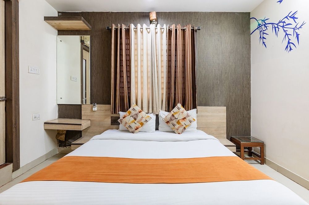 Fabhotel Shree Regency Deluxe Room 3