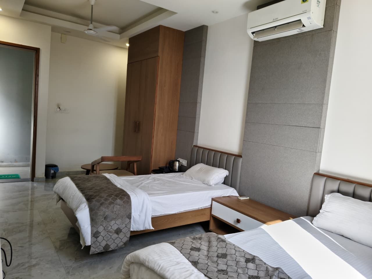 The Presidential Suites Deluxe Room 3