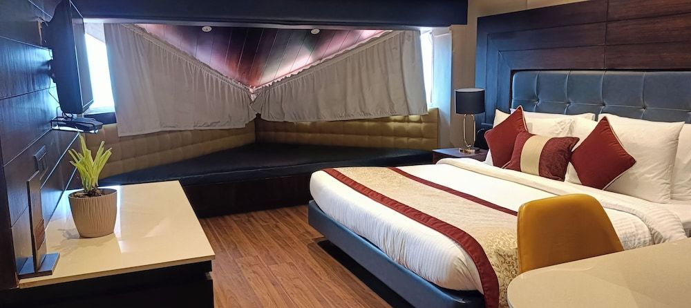 Deluxe Room (Deluxe Attic Room)