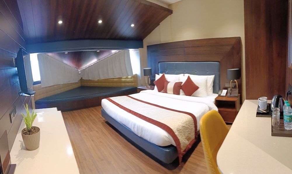 Deluxe Room (Deluxe Attic Room)