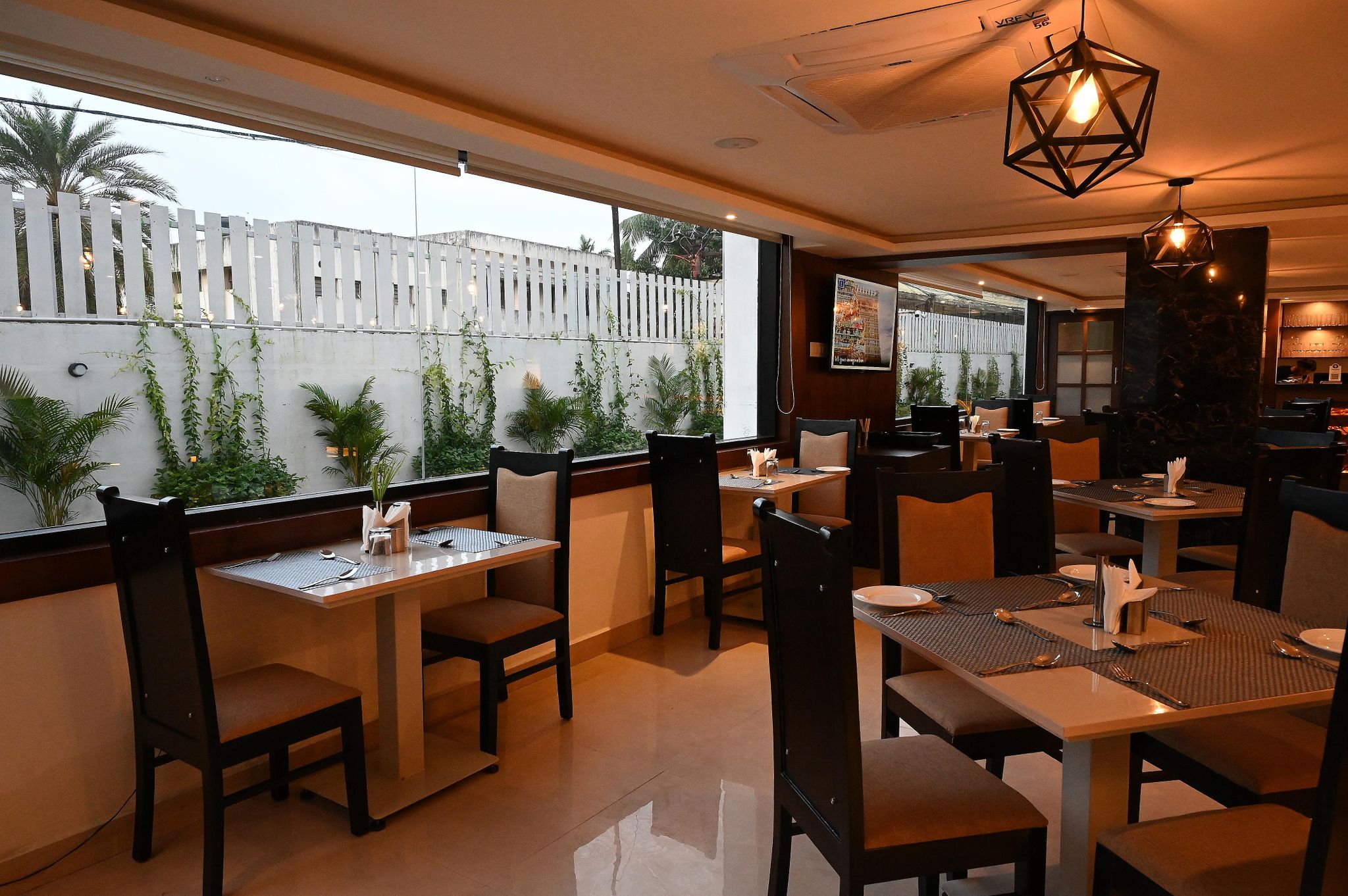 Food & Dining