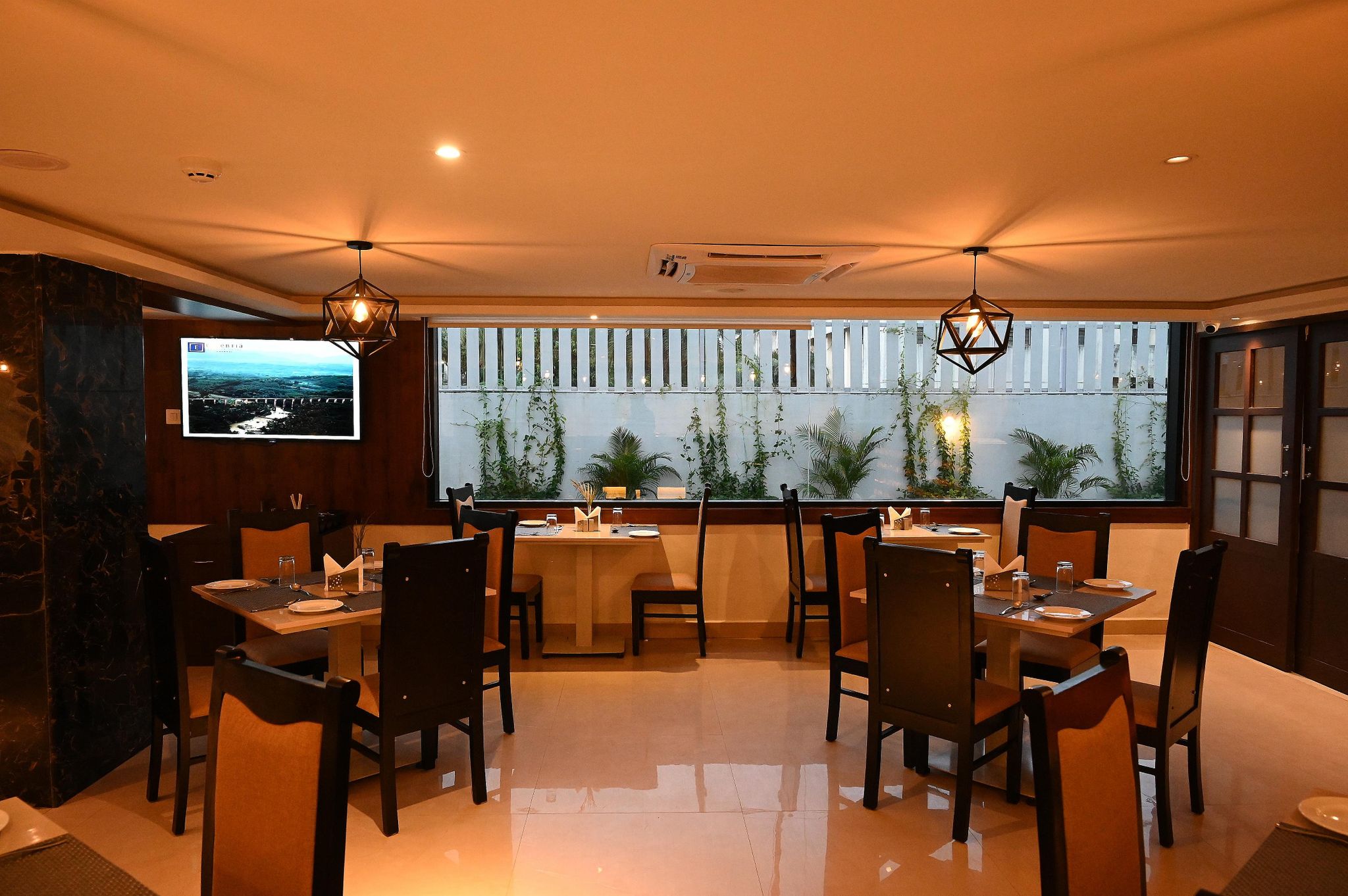 Food & Dining