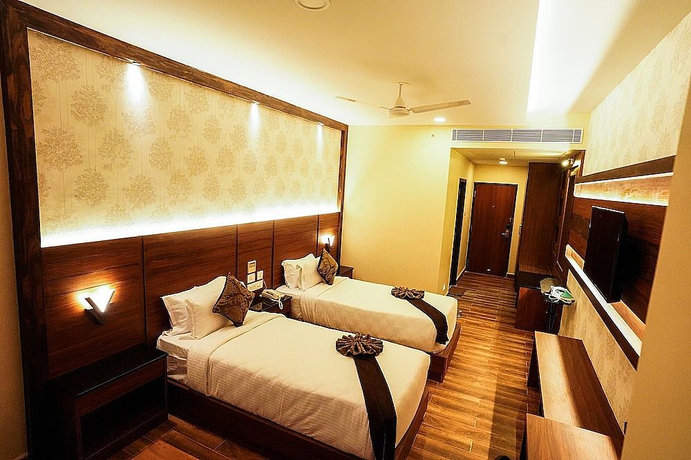 V FIVE HOTEL Premium Twin Room 2
