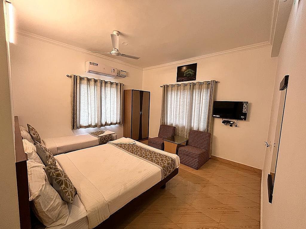 Super Deluxe Family Room
