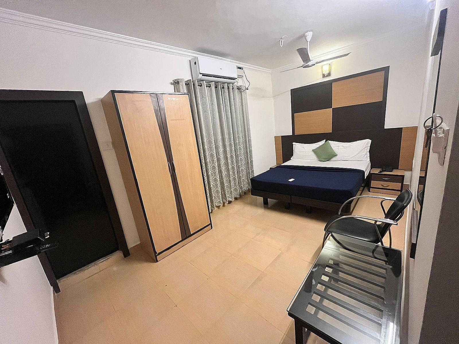 FabExpress Royal Park Double Room