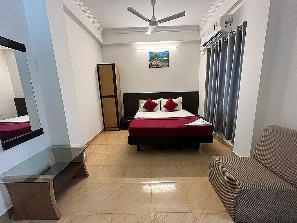FabExpress Royal Park Double Room 2