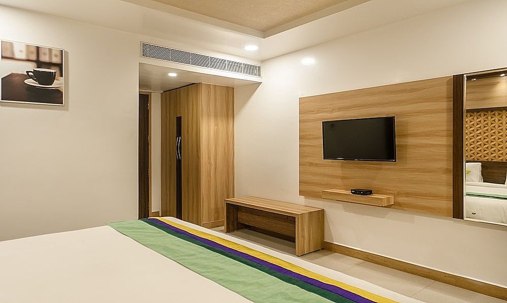 Treebo Golden Swan Pammal Oak 5