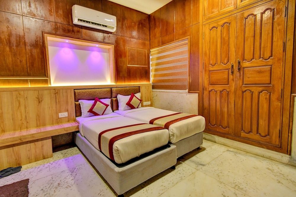 undefined Fabhotel Nestlay Rooms Airport 5