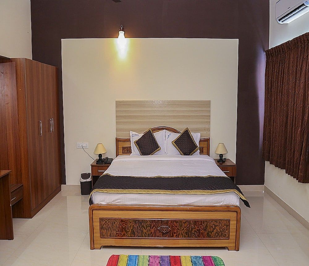 Sri Manis Residency Deluxe Room 2