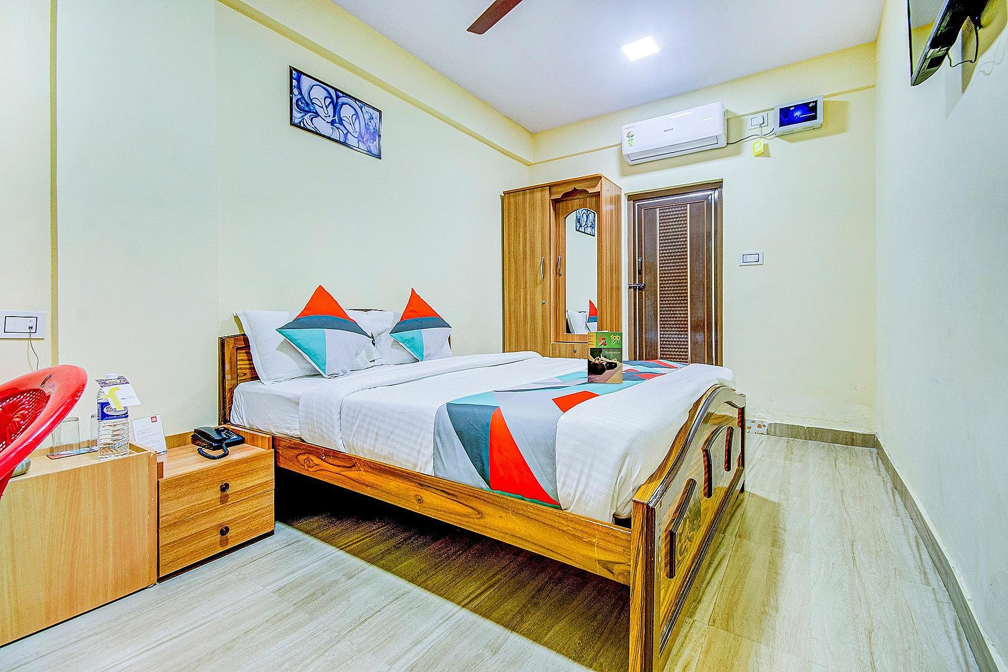 Fabexpress Ragu Residency Deluxe Room 6