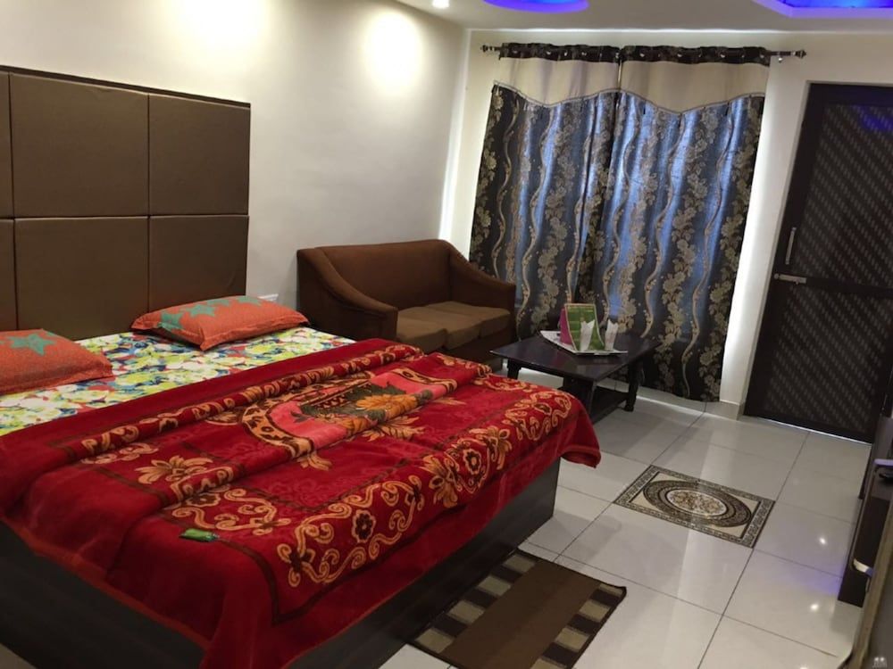 undefined Bombay Palace Mall Road Dalhousie 7