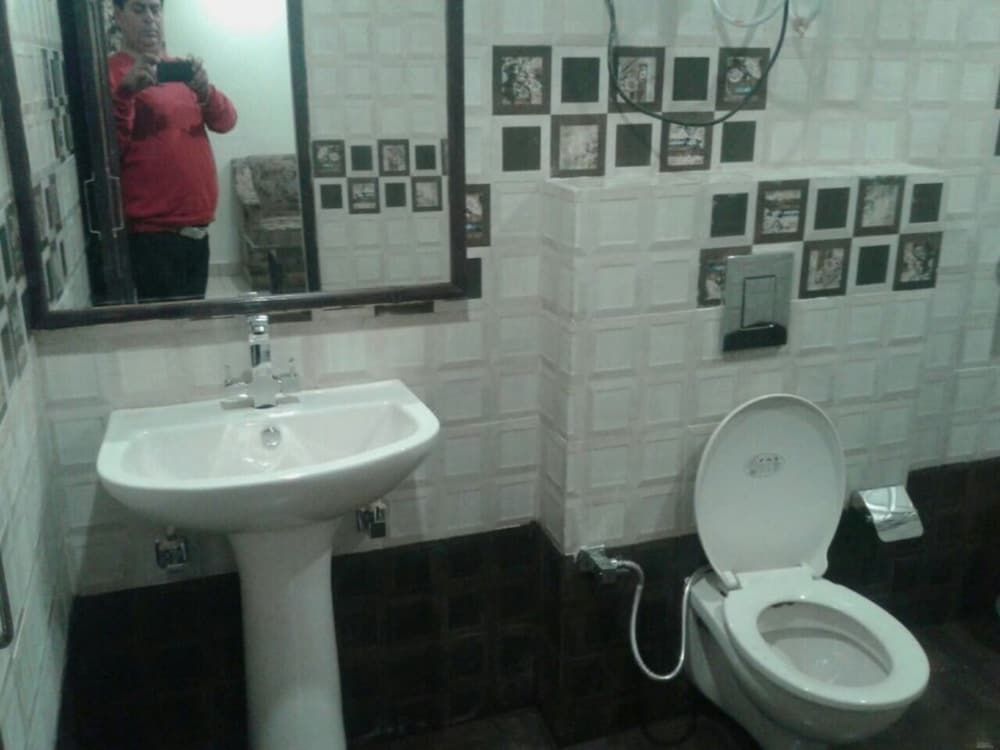 undefined Bombay Palace Mall Road Dalhousie 9