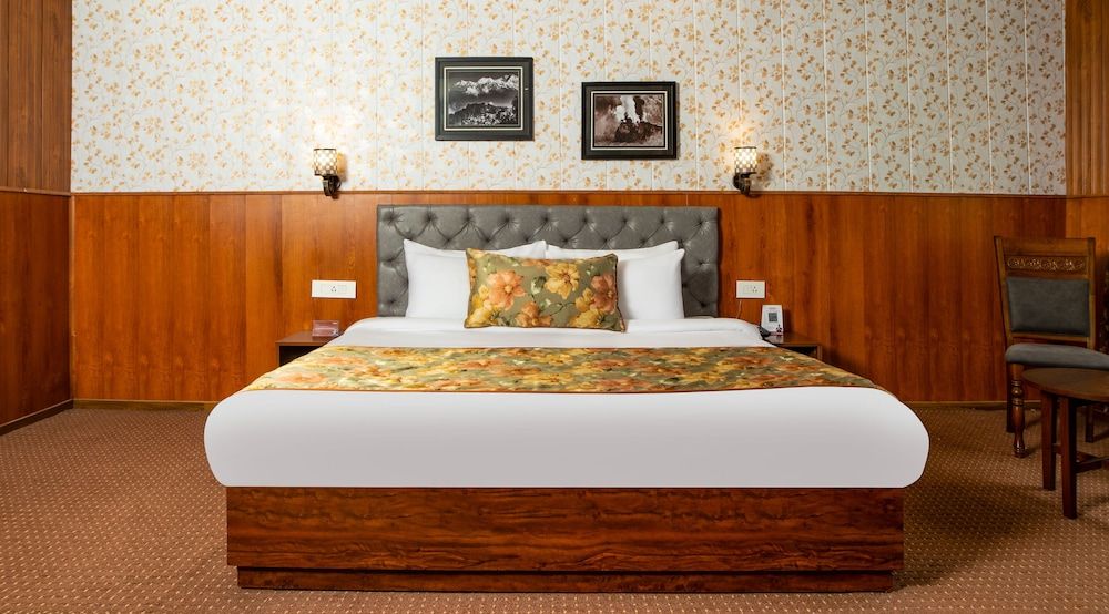 Summit Oakden Resort & Spa Premium Triple Room 3