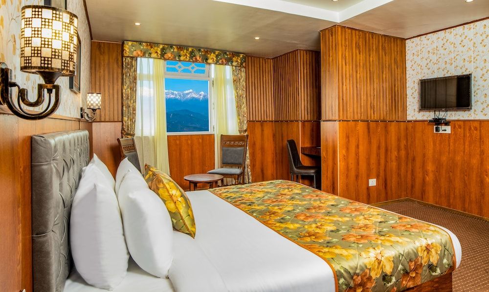 Summit Oakden Resort & Spa Premium Triple Room 4