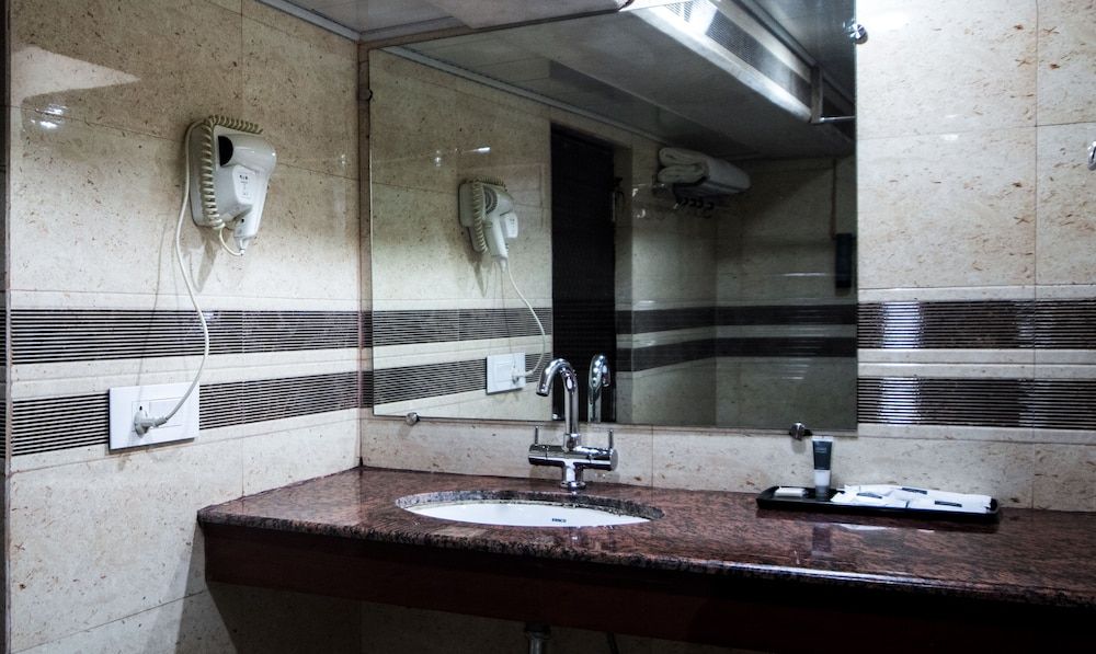 Summit Oakden Resort & Spa Premium Room 5