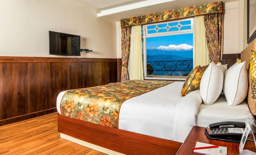 Summit Oakden Resort & Spa Deluxe Room 3