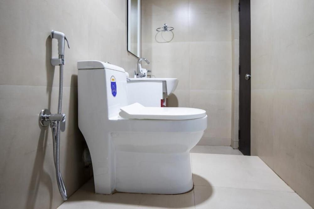 Summit Oakden Resort & Spa Deluxe Room 4