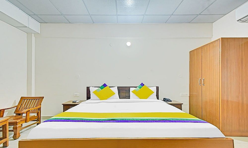 Itsy by Treebo - Paras Tower Standard Double Room