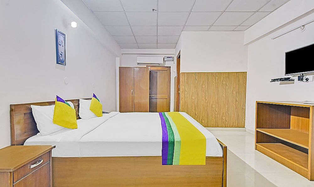 Itsy by Treebo - Paras Tower Economy Double Room 3