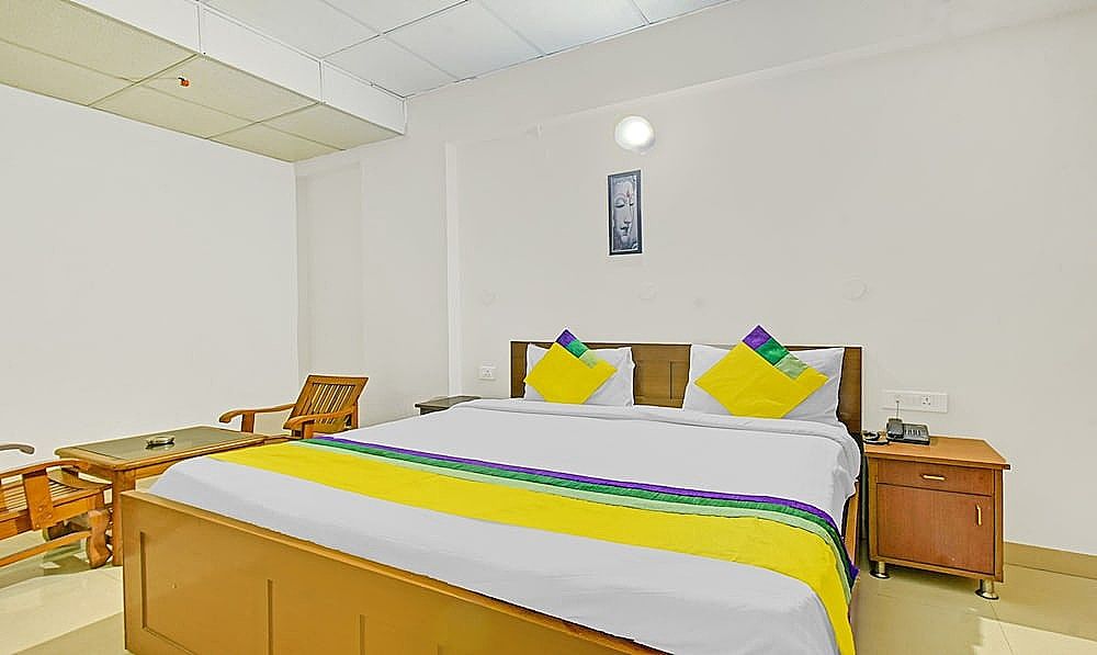 Itsy by Treebo - Paras Tower Economy Double Room