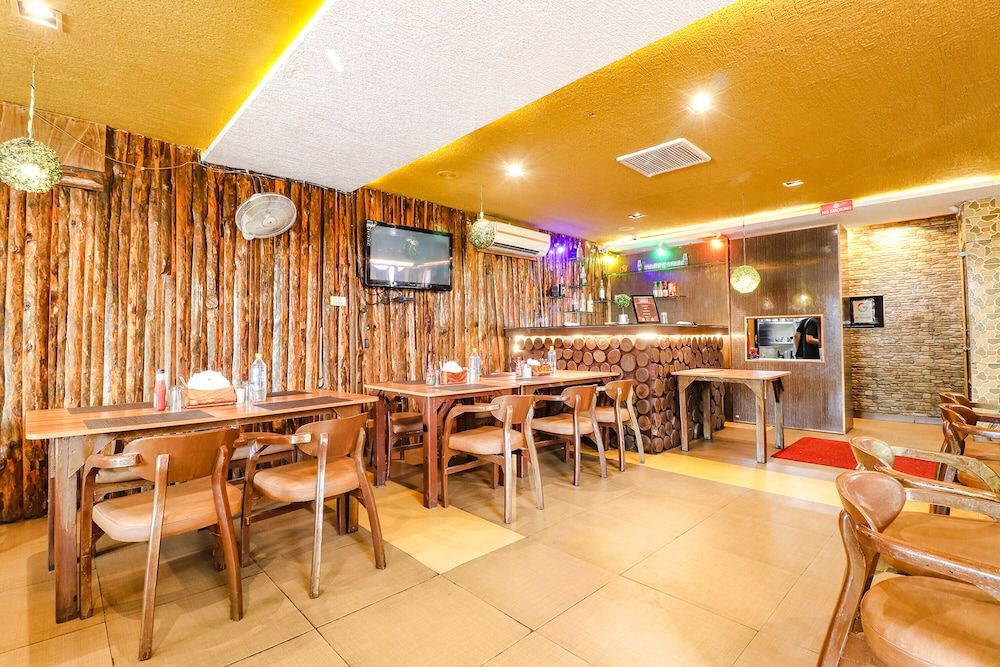 undefined Fabhotel Av Royale 4