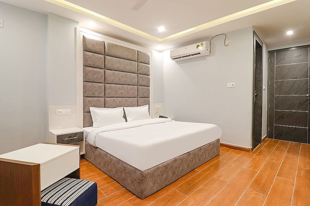 undefined Fabhotel Av Royale 5