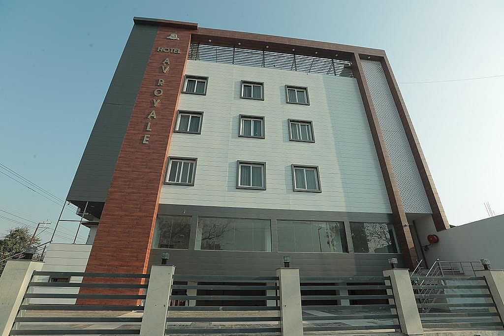 undefined Fabhotel Av Royale 7