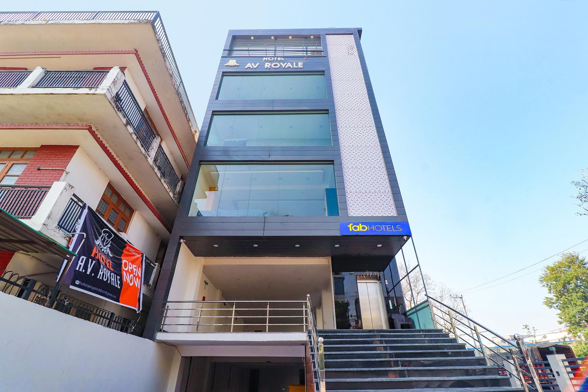 undefined Fabhotel Av Royale 10