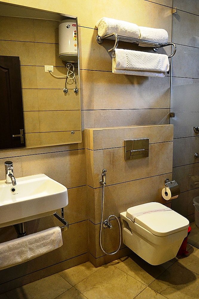 Hotel Centre Point Restaurant & Bar Deluxe Room 5